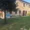 Tuscan country house for 6 people, ideally located