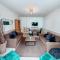Central 2 bed apartment walking distance to beach