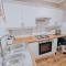 Central 2 bed apartment walking distance to beach