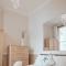 Central 2 bed apartment walking distance to beach