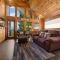 Beauty and the Bear Cabin with Private Hot Tub