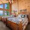 Beauty and the Bear Cabin with Private Hot Tub