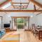 Old Oak Barn - A beautifully converted barn in idyllic setting, extremely child friendly