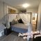 ☆☆ Modern Coed Dorm in Reading ☆☆