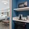 Holiday Inn Express & Suites Clinton by IHG