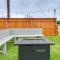 2 Mi to Dtwn Chic Waco Studio with Fire Pit!