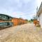2 Mi to Dtwn Chic Waco Studio with Fire Pit!
