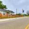 2 Mi to Dtwn Chic Waco Studio with Fire Pit!