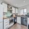 Oakbridge House - 6 mins drive to CMK - Free Parking, Fast WiFi, Smart TVs with Sky and Netflix by Yoko Property - 米尔顿凯恩斯