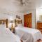 Three Seasons Condominiums - كريستيد بات