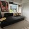 Centrally Located Modern Loft w Free Parking, Infinity Pool, Workspace