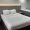 Econo Lodge Inn & Suites Santa Rosa South