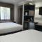 Econo Lodge Inn & Suites Santa Rosa South