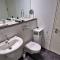 Modern 1 Bed Apartment With Secure Gated Parking - Bradford