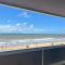 Appartement bord de mer avec balcon et parking - FR-1-652-28