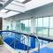 Lujoso Depa con piscina - jacuzzi y vista al rio desde la habitación
