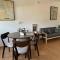 1BR Apartment - Walk to City (1 Queen Bed)
