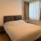 1BR Apartment - Walk to City (1 Queen Bed)