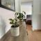 1BR Apartment - Walk to City (1 Queen Bed)