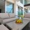 Jenny - Beachfront Apartment