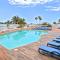 Colourful Bright Centred Aparment with Ocean View 911, Ponderosa