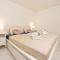 Colourful Bright Centred Aparment with Ocean View 911, Ponderosa