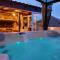 Luxury Sunrise Jacuzzi Apts, 50 m from the beach