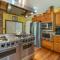 Engadine Inn and Cabins - Candler