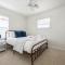 Bay Breeze Getaway Blocks to the Beach Downtown AC Fenced Yard - 特拉弗斯城