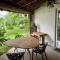 Charmante petite maison avec terrasse et jardin, proche tram