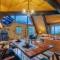 Gatlinburg Cabin With Breathtaking Views, Hot Tub, Sauna, 10 min to downtown and National Park