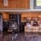 Gatlinburg Cabin With Breathtaking Views, Hot Tub, Sauna, 10 min to downtown and National Park