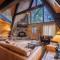 Gatlinburg Cabin With Breathtaking Views, Hot Tub, Sauna, 10 min to downtown and National Park