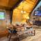 Gatlinburg Cabin With Breathtaking Views, Hot Tub, Sauna, 10 min to downtown and National Park