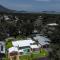 Trinity Beach Stunner - Tropical Entertainer