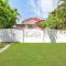 Masterfully Restored Queenslander Near Esplanade