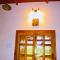 Karjat Hills - Refreshing Farmstay with courtyard & mountain views