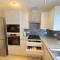 London Luxury 2 Bedroom Flat Sleeps 8 free parking - East Barnet