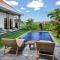 Stylish Villa With Open Grass-field View - Sempidi