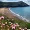 2 BR Beach Woods chalet with parking, 5 mins to beach