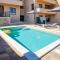 Apartment Bluemare B7 with Shared Pool - Ližnjan
