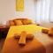 Yellow Apartment-La Mata -2 min to beach, private garage