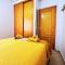 Yellow Apartment-La Mata -2 min to beach, private garage