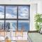Views from cloud 1 min to beach 2BR Apt Pool Gym - غولد كوست