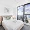 Views from cloud 1 min to beach 2BR Apt Pool Gym - غولد كوست