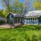 My Blue Haven - Shared lake access across the street! Glamorous home! - Fennville