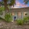 Little Pineapple Cottage