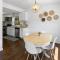 Pine Cove - Close to downtown and beaches - Douglas