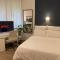 Guest room in former hotel, near train station, fully equipped kitchen with washer-dryer - هرث