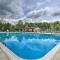 Boho Haven Hideaway - Walk to Pool,Theater,Arcades, Firepit, Lake Access - Thornhurst